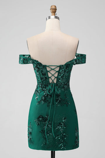 Vestido de cóctel corto ajustado con hombros descubiertos y lentejuelas color verde oscuro brillante